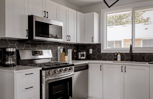 Windsor House | Rivard Beauty - 5bed/2bath - SpaceRental
