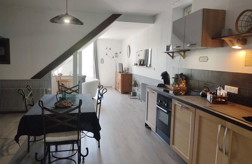 Chalon-sur-Saone Apartment | RIVE DE SAÔNE 75m2.P'tit dej.Pleasant & spacious.