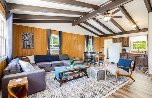 Luray Cabin | River Access Cabin w Hot Tub, Deck, Grill, & Wifi
