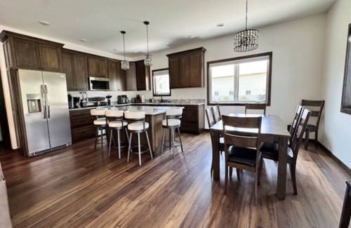 Harpers Ferry House | River Bluff Getaway- Entire Home/4BR, 3BA/Bluff Views, 2 Kitchens, 2 Laundry