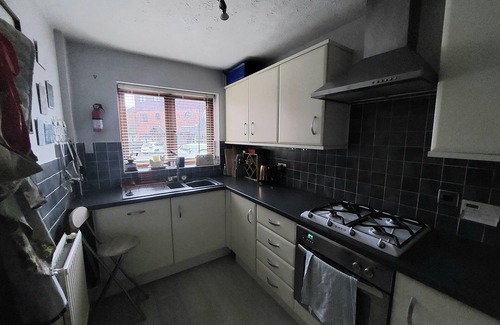 Nottingham House | River facing town house with balcony and parking at Trent Bridge.