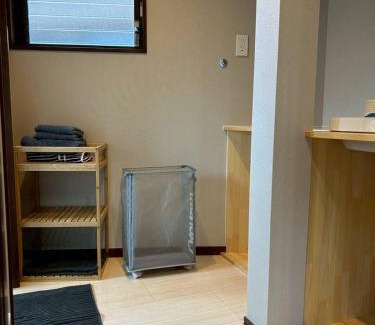Hachiman-cho Apartment | River front Guest House 風