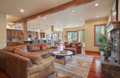 River West House | River Front on Mirror Pond & Drake Park, Exquisite, Gourmet Kitchen