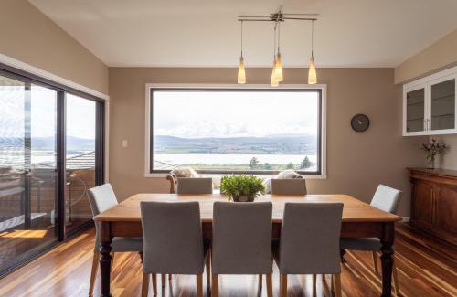 Riverside House | River Haven serene spacious with river views