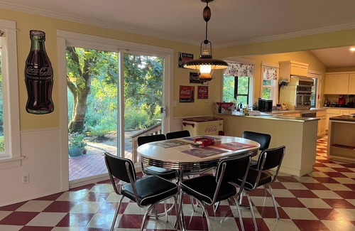 Marcola House | River house. Charming 3-bedroom house in Springfield.