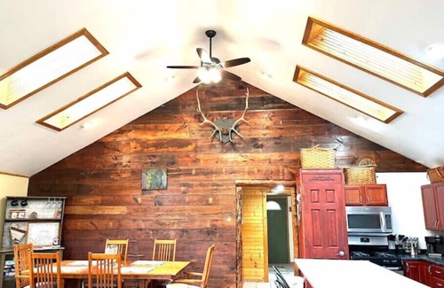 Mauston House | River House on 4 acres! Bring the dog!