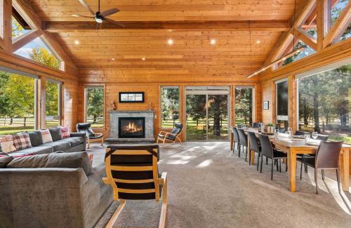 Leavenworth House | River Lodge in Plain - Meredith Lodging