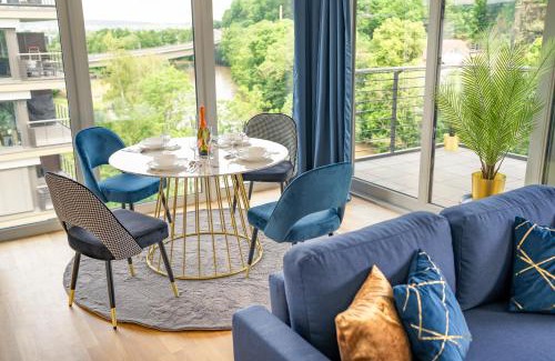 Niedergirmes Apartment | River Lux Loft - 5min to HBF