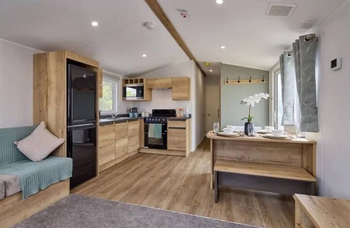 Great Billing House | River Meadows Retreat. Contemporary, spacious caravan. 3 Bedroom, sleeps 8