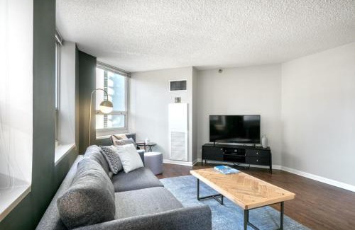 Rush and Division Apartment | River N 1BR w Gym WD nr Magnificent Mile CHI-162