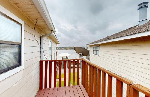 New Roads House | River on the Pointe