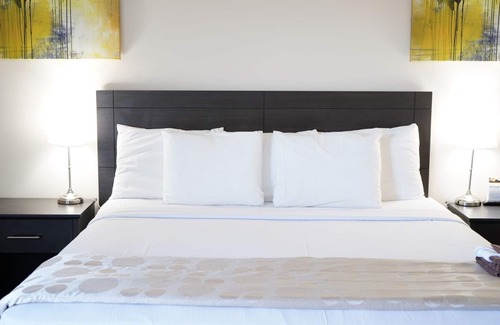 Silvertown Hotel | River Rapids Inn