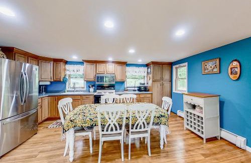 Warrensburg House | River Retreat