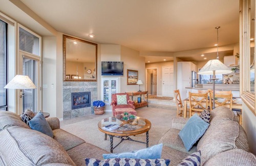 Century West House | River Ridge 322A - Meredith Lodging