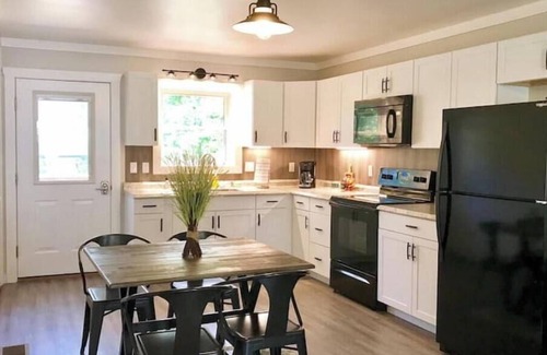 Van Buren House | River Ridge Retreat