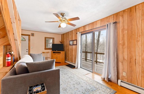 Warrensburg House | River Road Treehouse Retreat