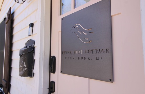 Kennebunk Cottage | River Rose Cottage River/Tub/Fireplace