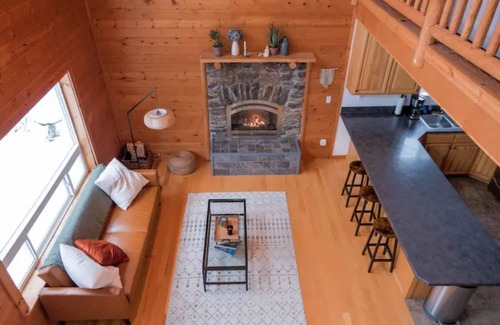 Gold Bar Cabin | River's Edge Mountain Chalet