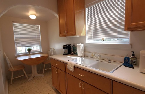 Dunsmuir Cottage | River's Pace Cottage near the River & Downtown