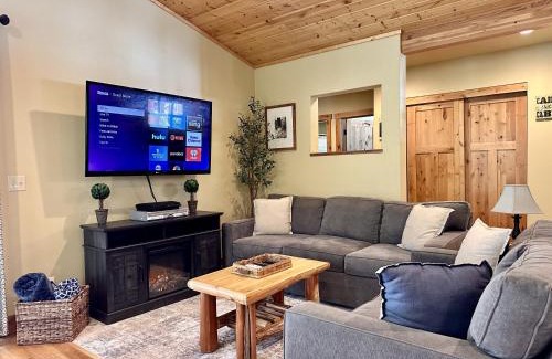 Leavenworth House | River Song Cabin home