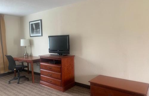 West Hatfield Hotel | River Valley Inn