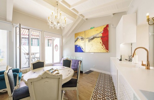 Santo Estevao House | River view Portuguese Soul with terrace in picturesque Alfama, sleeps 7