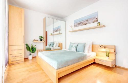 Vizafogo Apartment | River View - Sunny - Comfy