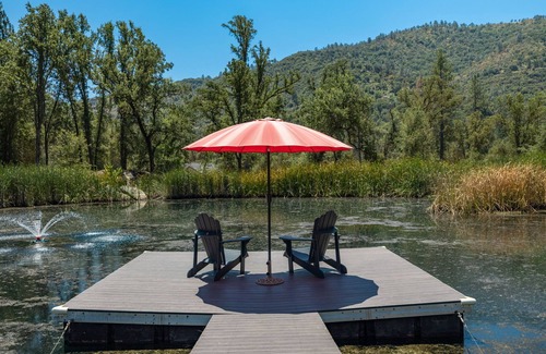 Oakhurst Villa | Riverbend Retreat 5-bedroom villa with spa, pond, gym, and private bar.