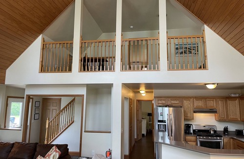 Maryland House | Riverbend waterfront, game room, fire pit, private dock