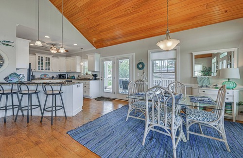 Aurora House | Riverfront Aurora Home w/Deck & Private Pier!