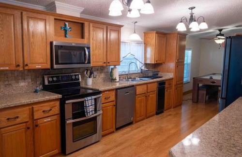 Crescent City House | Riverfront Boaters Paradise - Dock w Lifts