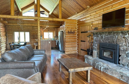 Gallatin Gateway Cabin | RIVERfront Cabin under the BIG SKY
