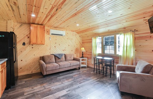 Blanchardville Cabin | Riverfront Cabin Near Yellowstone Lake State Park