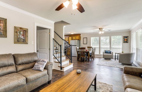 Saint Amant House | Riverfront Family Retreat w/Yard in Saint Amant