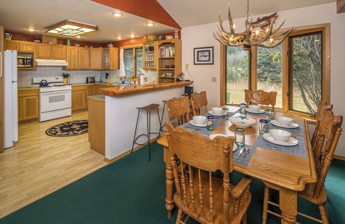Gallatin Gateway House | Riverfront home on Gallatin with access to Big Sky and Bozeman