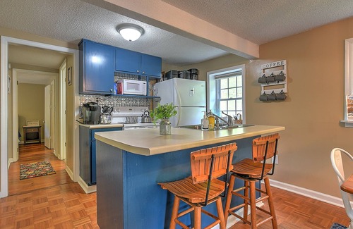 Abingdon House | Riverfront - Kayaks & Canoes - King Suite - Wi-Fi - Pet Friendly