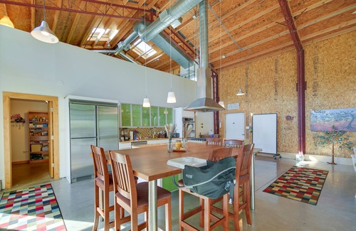 Libertyville House | Riverfront Libertyville Retreat w/Outdoor Kitchen