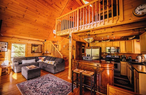 Draper Cabin | Riverfront Log Cabin/Pet Friendly/Family Fun! 3BS8