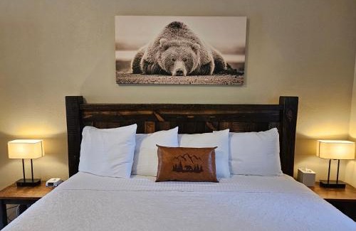 Thompson Falls Hotel | Riverfront Motel & Cabins