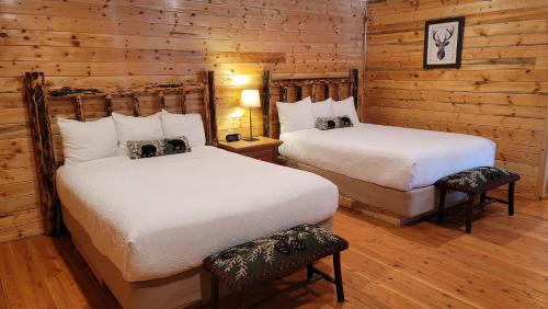 Thompson Falls Hotel | Riverfront Motel & Cabins
