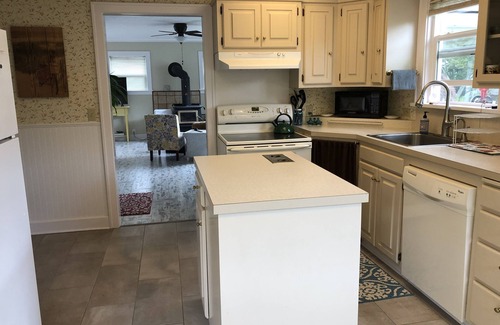 Cathlamet Cottage | Riverfront on the beautiful Columbia River