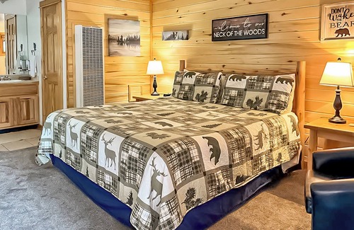 Estes Park Hotel | Riverfront Pool Motel, Views HK