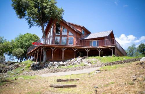 Yosemite Forks House | Riverfront Property with Waterfalls near Yosemite and Bass Lake