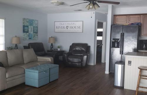 Welaka House | Riverfront Retreat-Private Dock; Fishing, Boating & Peaceful Getaway in Welaka