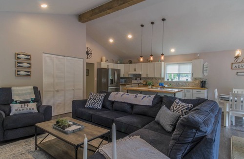 Bartlett House | Riverfront Vacation Home in Southeast Ohio ~ Big Bottom Boathouse