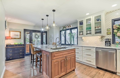 Zanesville House | Riverfront Zanesville Getaway w/Private Bar!