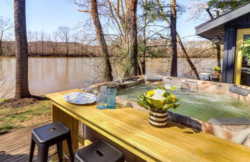 Zanesville House | Riverfront Zanesville Getaway with Private Bar!