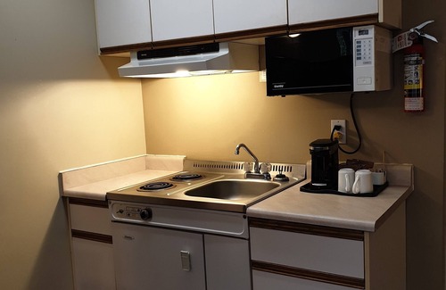 City Centre Hotel | Riverland Inn & Suites