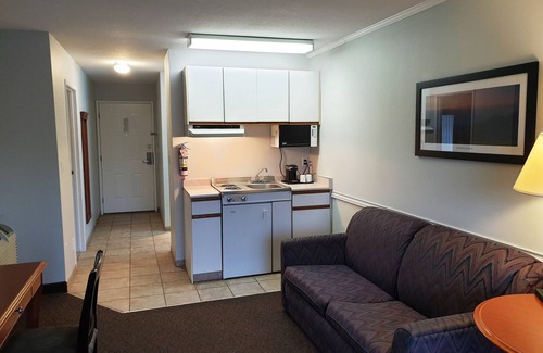 City Centre Hotel | Riverland Inn & Suites