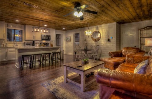 Mineral Bluff House | Rivers Edge - Right on Toccoa River | Hot Tub | Riverside Deck | Fire Pit | Woodburning Fireplace